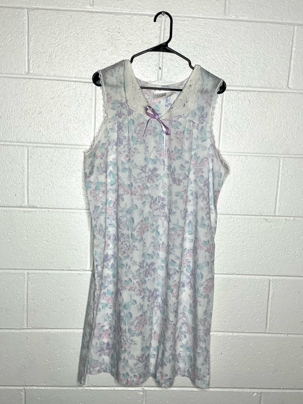 < Vintage Simply Basic Pastel Purple/Blue Floral Nightgown >